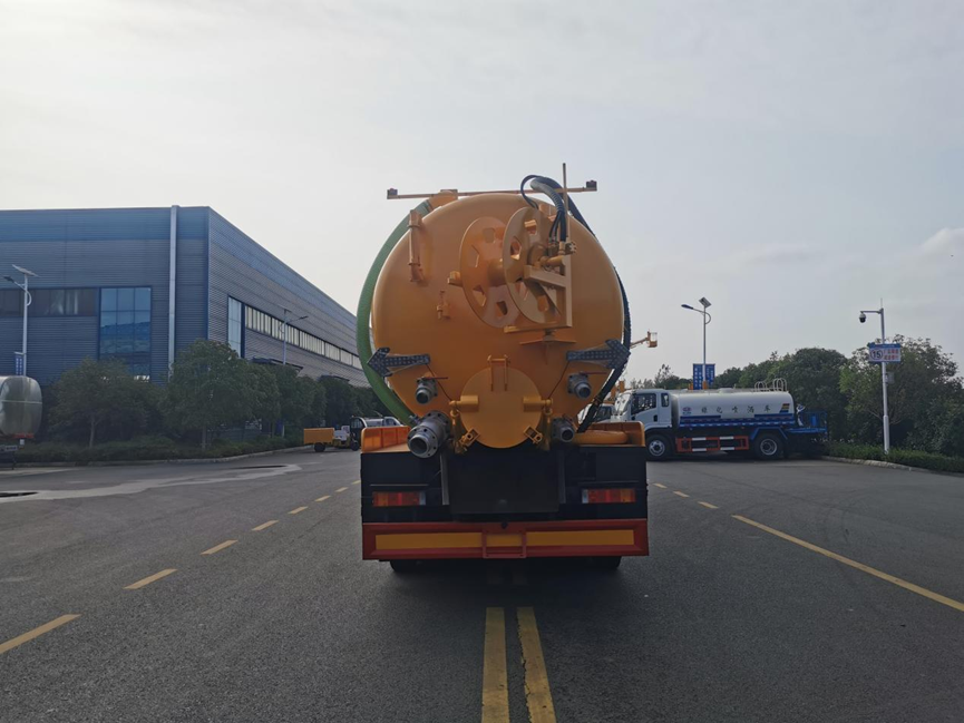 柳汽乘龙前四后八轮清洗吸污车