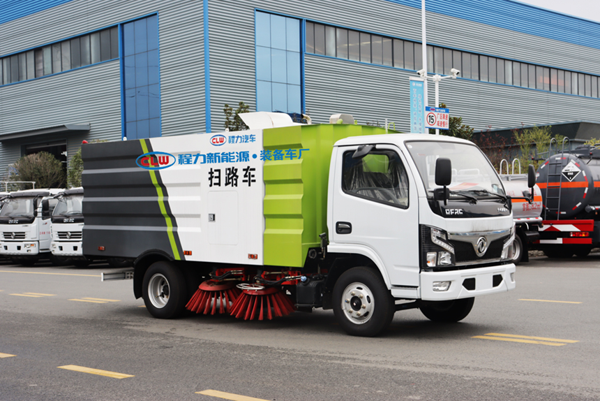 CL5070TSLE6小多利卡扫路车