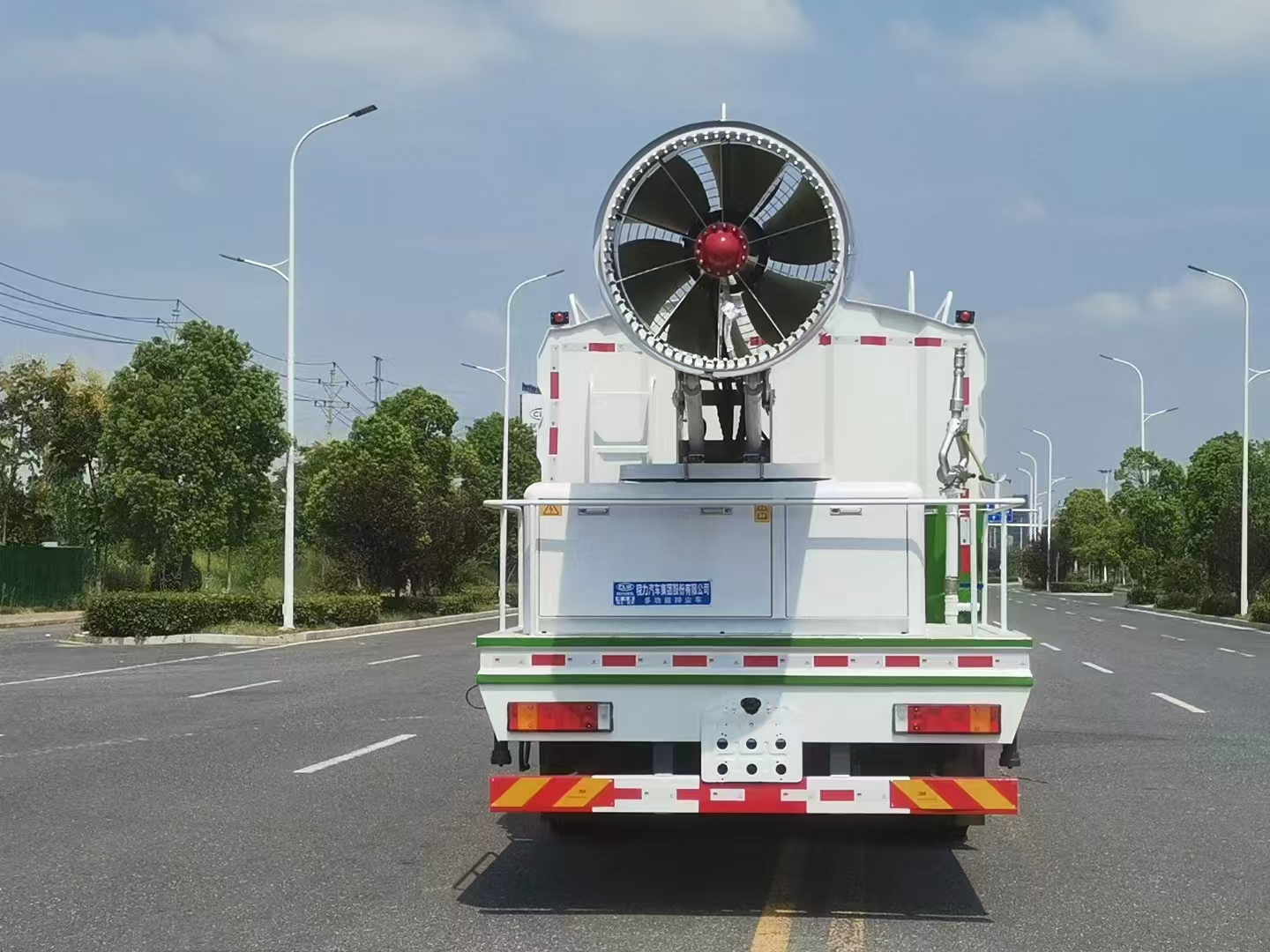 华神T5后双桥抑尘车